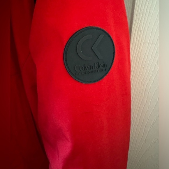 Calvin Klein Performance red duck down jacket with removable faux fur hood (XS) - Picture 4 of 7